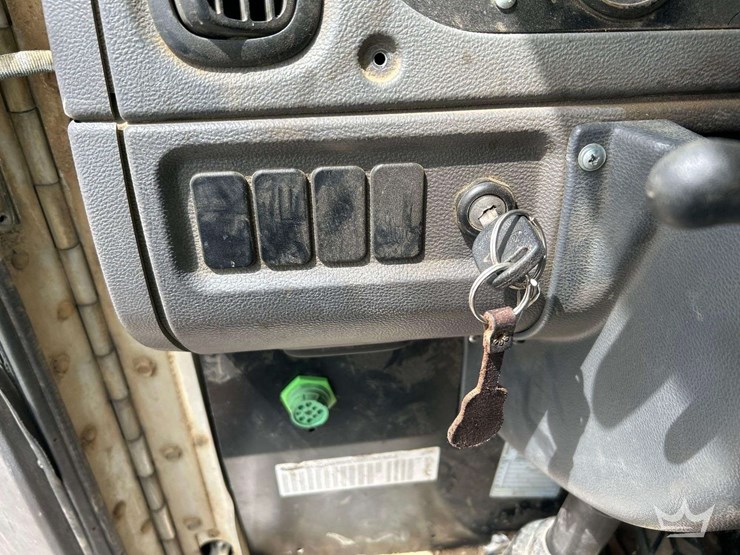 2020-peterbilt-520-image-17