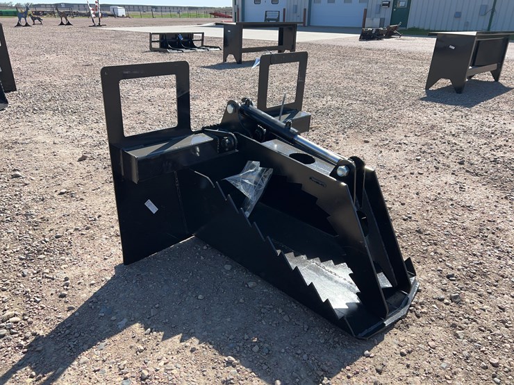 skid-steer-spade-grapple-image-2