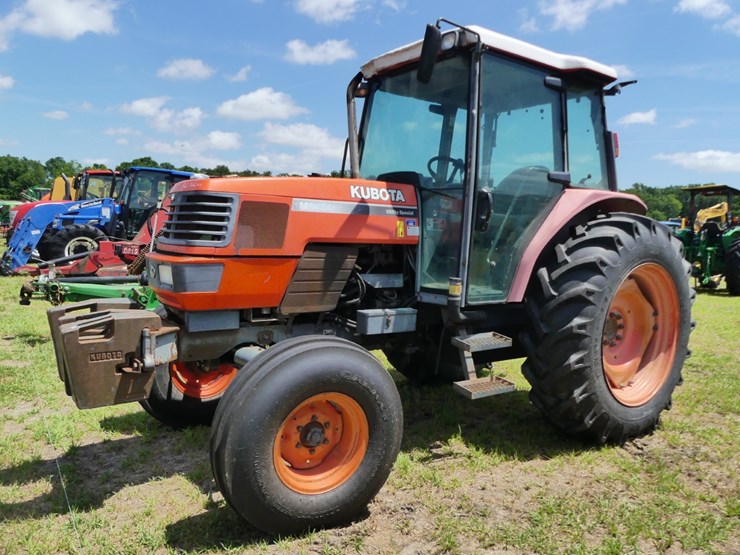 2001-kubota-m9000-image-1