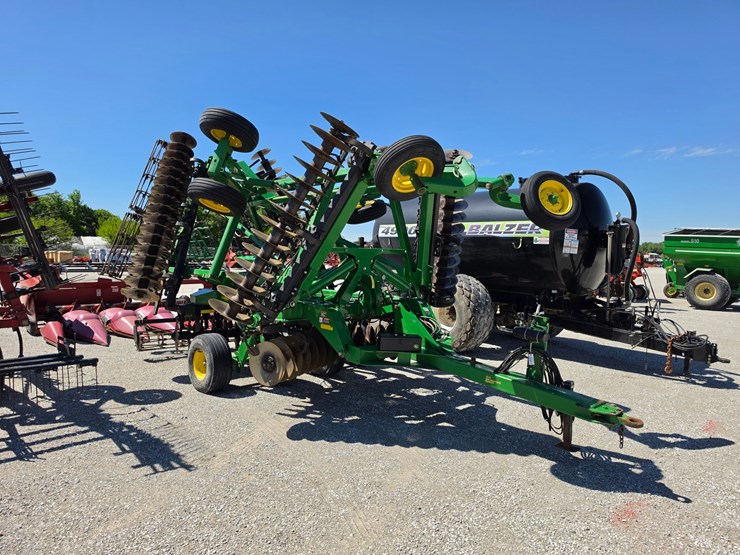 2016-john-deere-2623vt-image-1