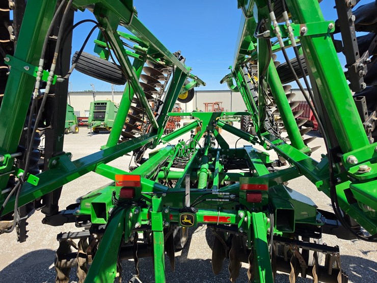2016-john-deere-2623vt-image-11