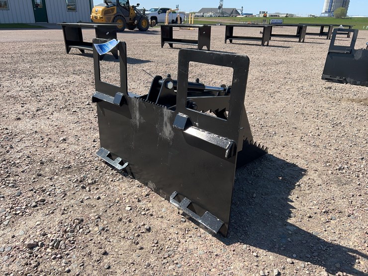 skid-steer-spade-grapple-image-3
