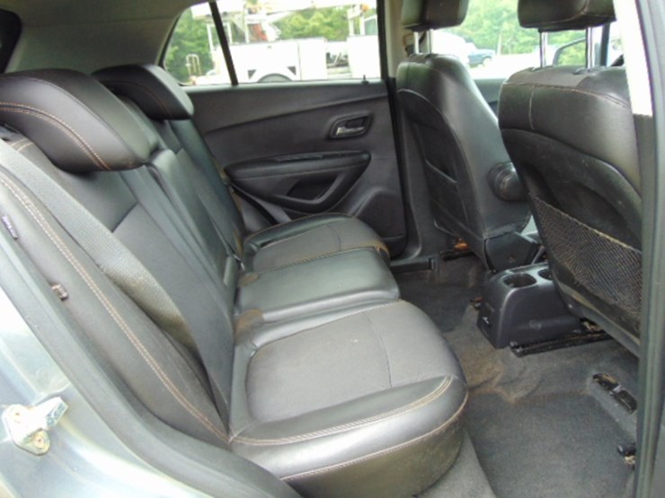(inop)-(td)-2020-chevrolet-trax-awd-lt-image-4
