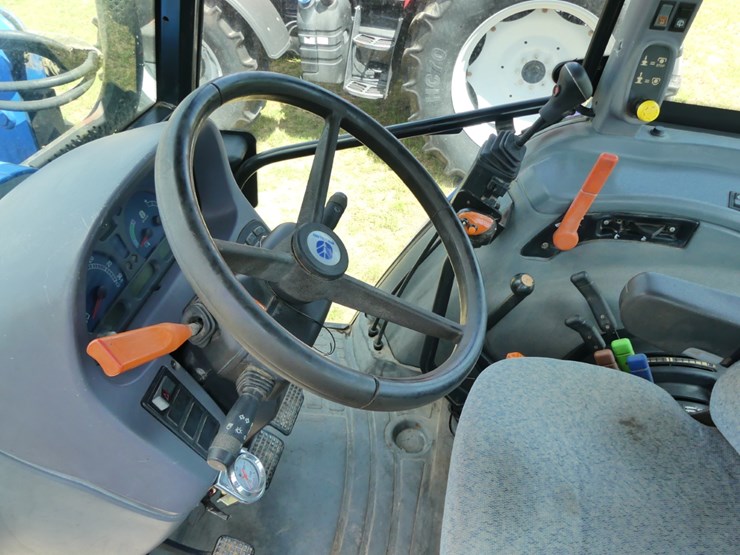 2005-new-holland-tl100a-image-12