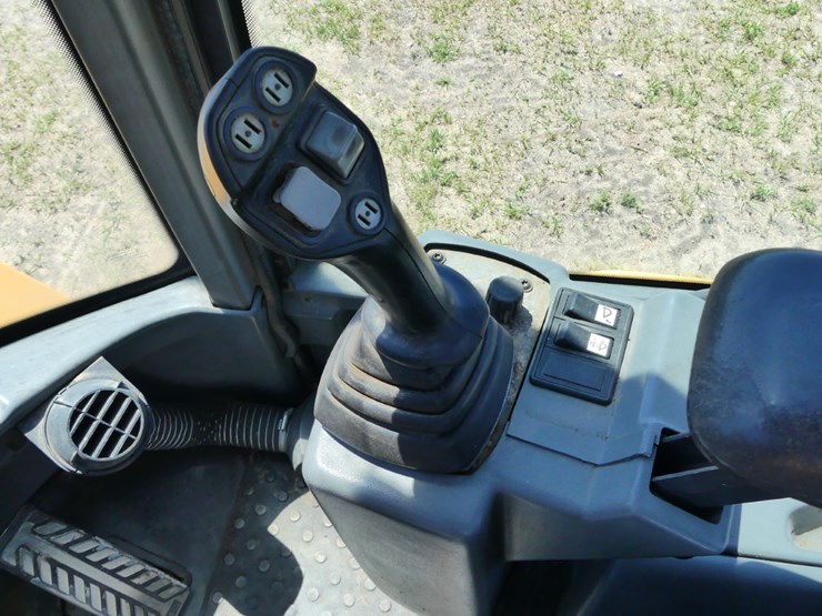 2012-volvo-l35b-image-15