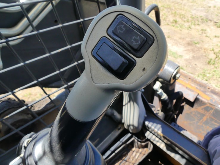 2018-new-holland-c232-image-15