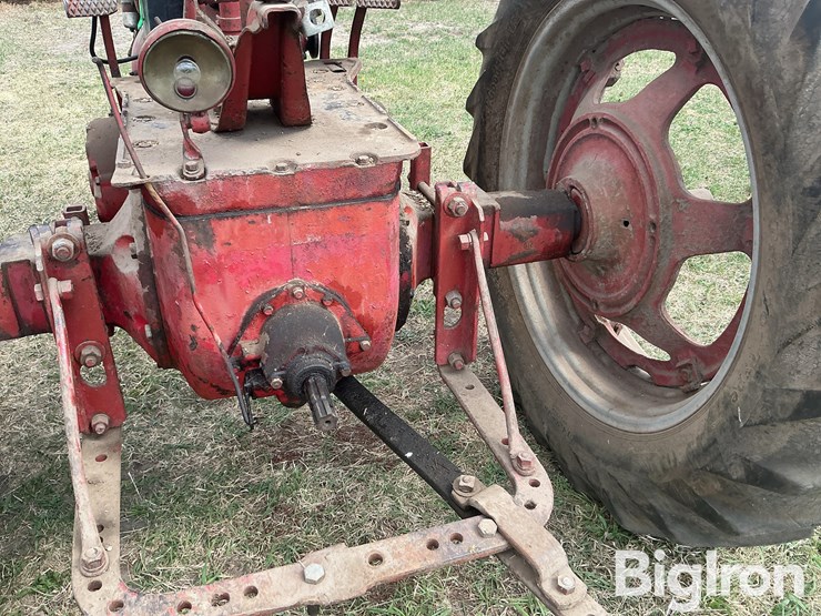 1952-farmall-super-m-2wd-tractor-image-18