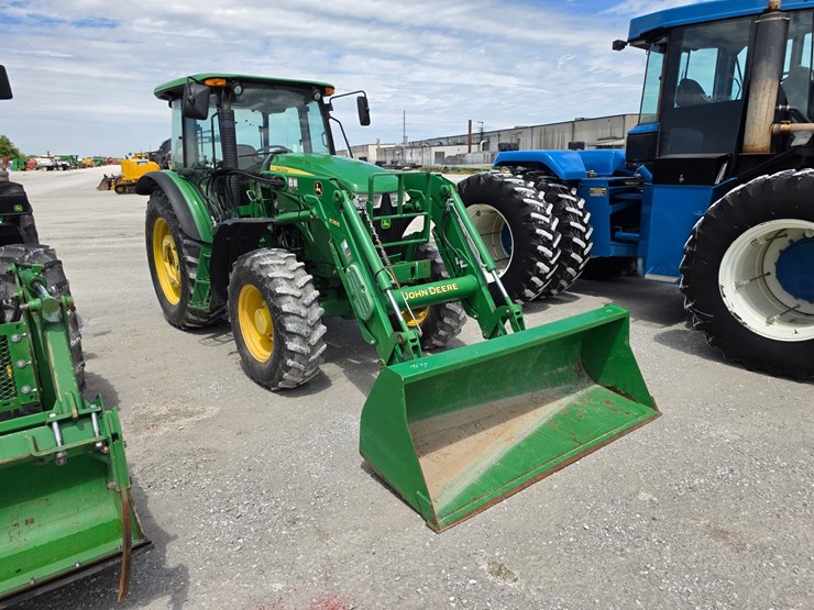 2013-john-deere-6140d-image-1