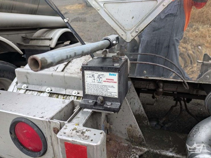 1993-brenner-307-ss-insulated-t/a-chemical-tanker-trailer-image-23