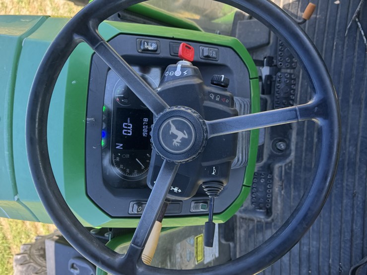 2022-john-deere-5115m-image-10