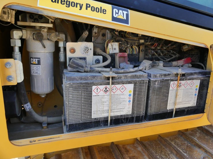 2020-caterpillar-d3-lgp-image-10