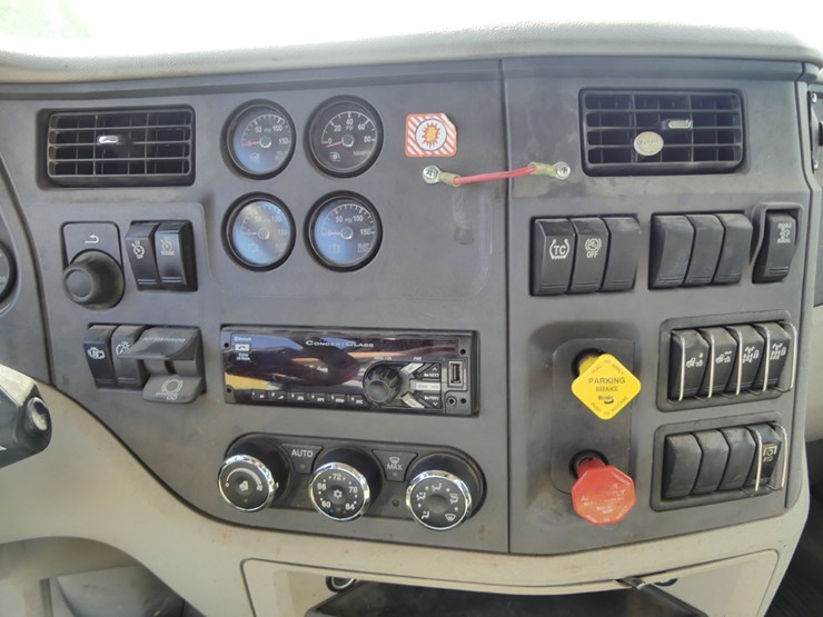 2019-peterbilt-579-image-17