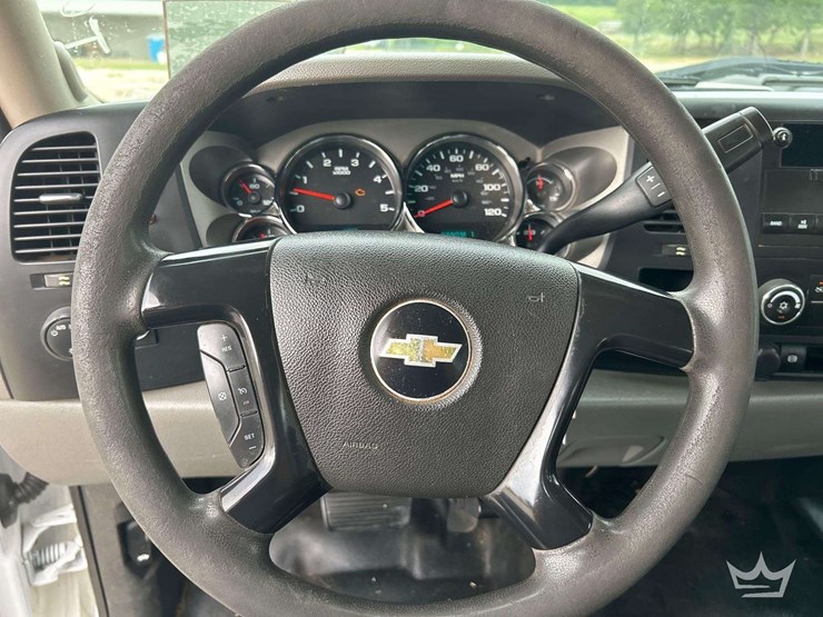 2012-chevrolet-silverado-2500hd-image-13