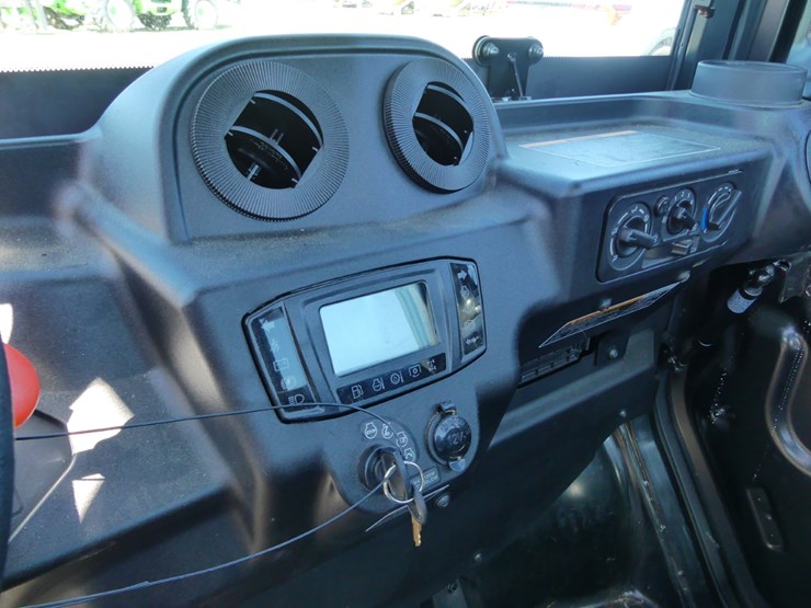 2022-kubota-rtv-x1100c-image-13