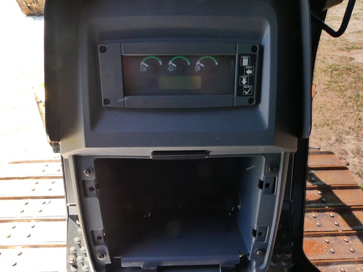 2019-deere-650k-lgp-image-12
