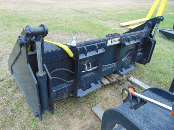 4-in-1-80"-clam-bucket--quick-attach-image-3