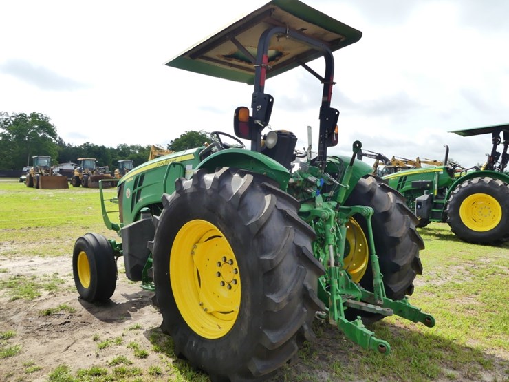 2018-john-deere-5075m-image-3