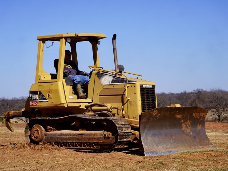 2005-caterpillar-d4g-image-1