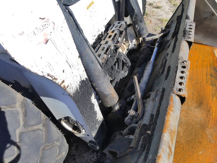 2015-bobcat-s770-image-11