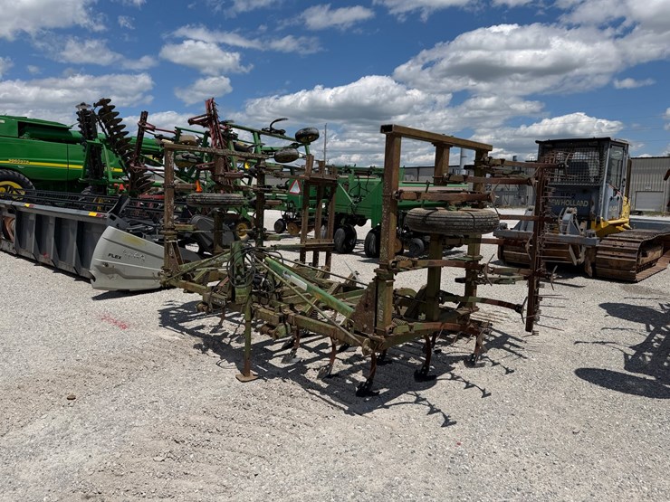 john-deere-1010-image-1