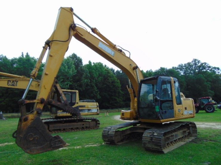 2005-deere-120c-image-1