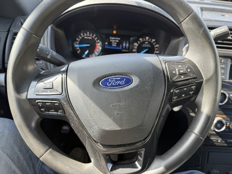 2018-ford-explorer-image-30