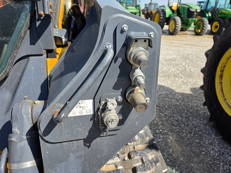 2018-deere-331g-image-6