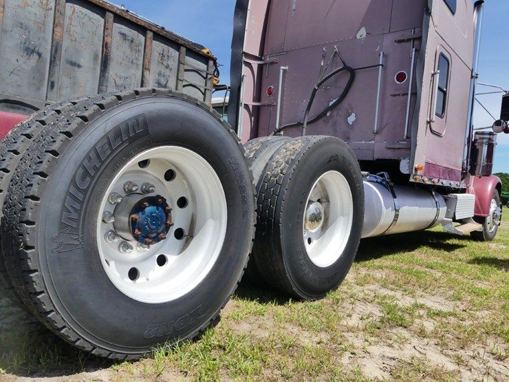 2001-freightliner-classic-image-6