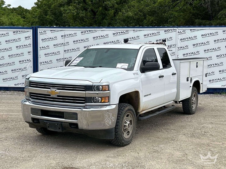 2015-chevrolet-silverado-2500hd-image-1