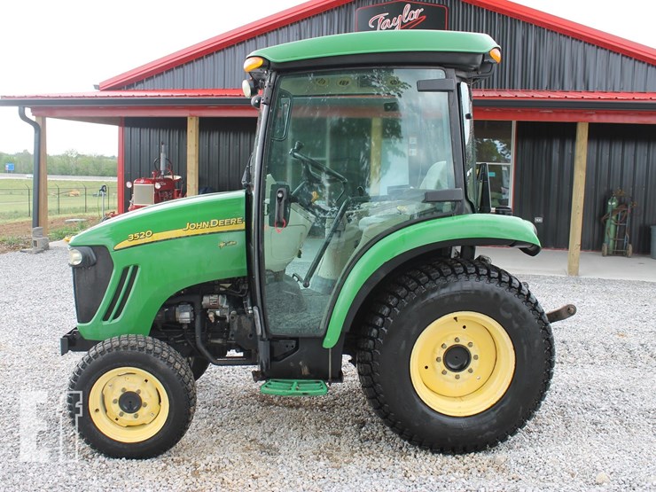 john-deere-3520-image-2