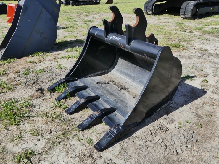 30"-excavator-bucket-image-2