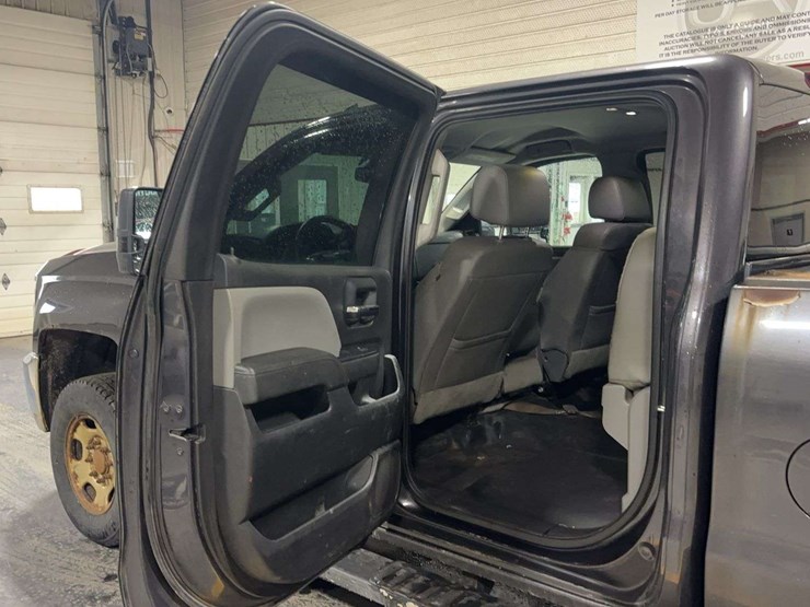 2016-chevrolet-silverado-2500hd-image-12