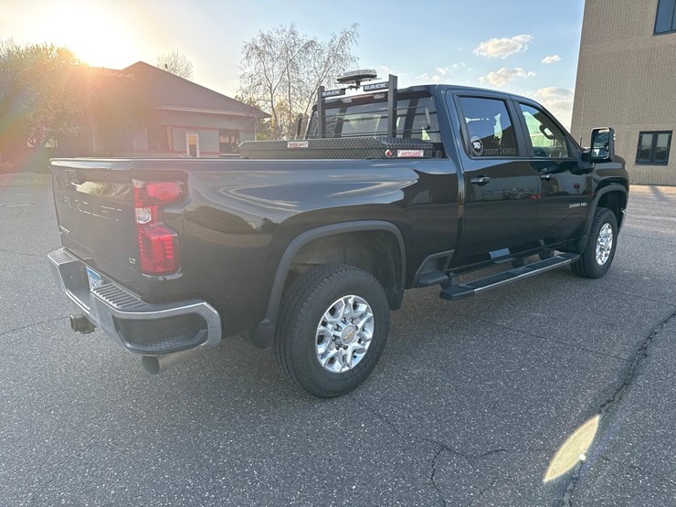 2022-chevrolet-3500-image-5