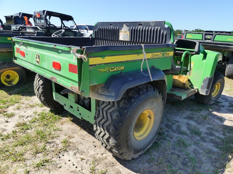 2016-john-deere-gator-image-3