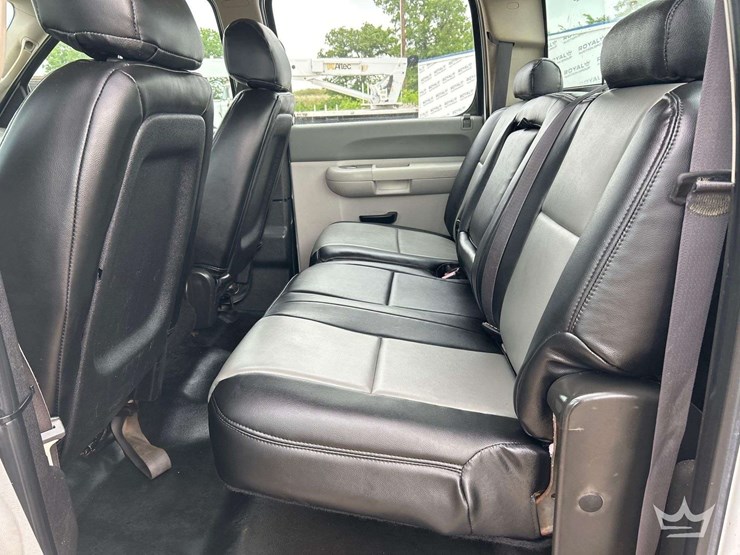 2012-chevrolet-silverado-2500hd-image-18