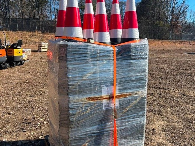 #4123-•-unused-traffic-cones-image-1
