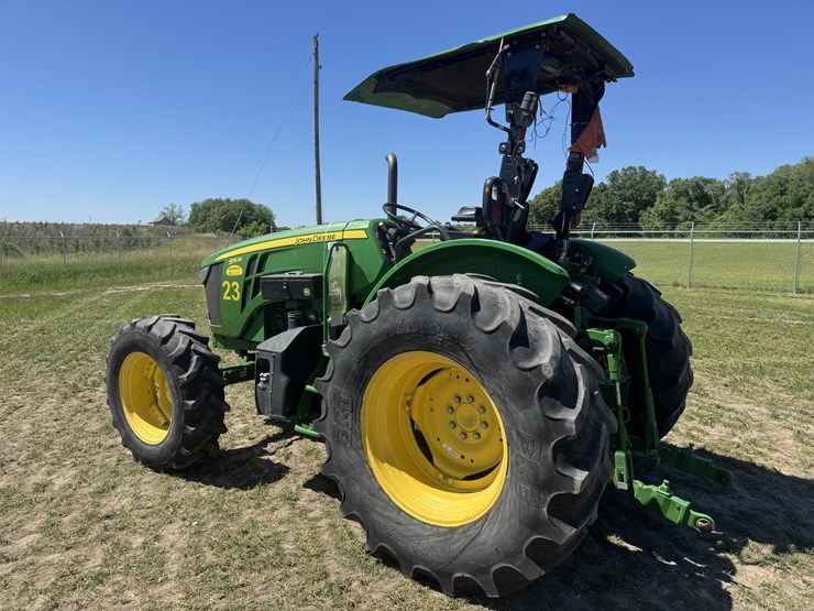 2022-john-deere-5115m-image-3