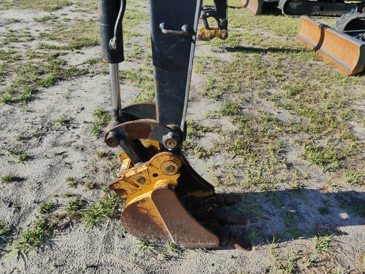 2018-deere-17g-image-8