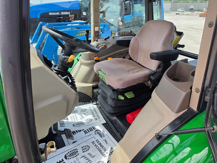 2014-john-deere-6115d-image-13