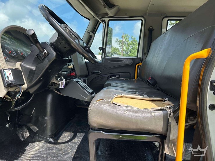 2014-international-durastar-4300-image-12