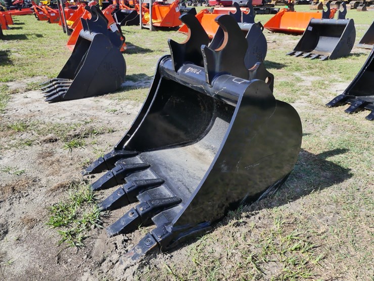 24"-excavator-bucket-image-2