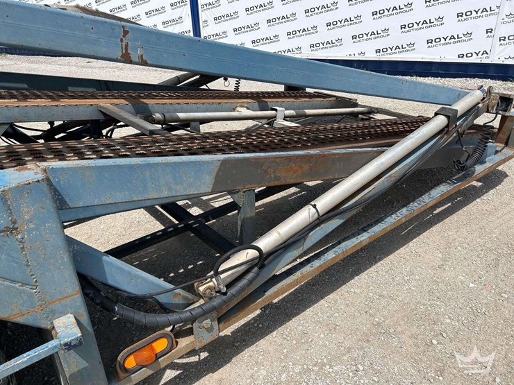 2001-freightliner-fl112-image-27