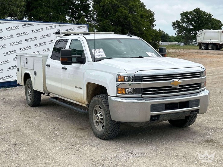 2016-chevrolet-silverado-2500hd-image-4