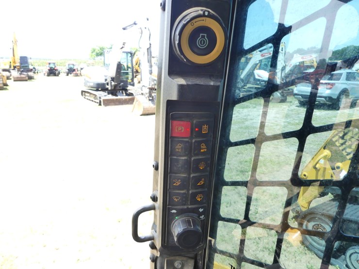 2024-caterpillar-255-image-17