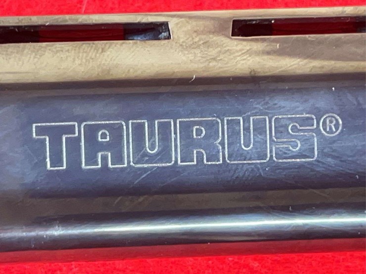 taurus-tracker-revolver-.22-lr-image-21