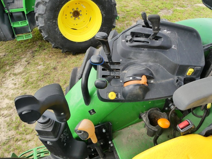 2024-john-deere-5120m-image-11
