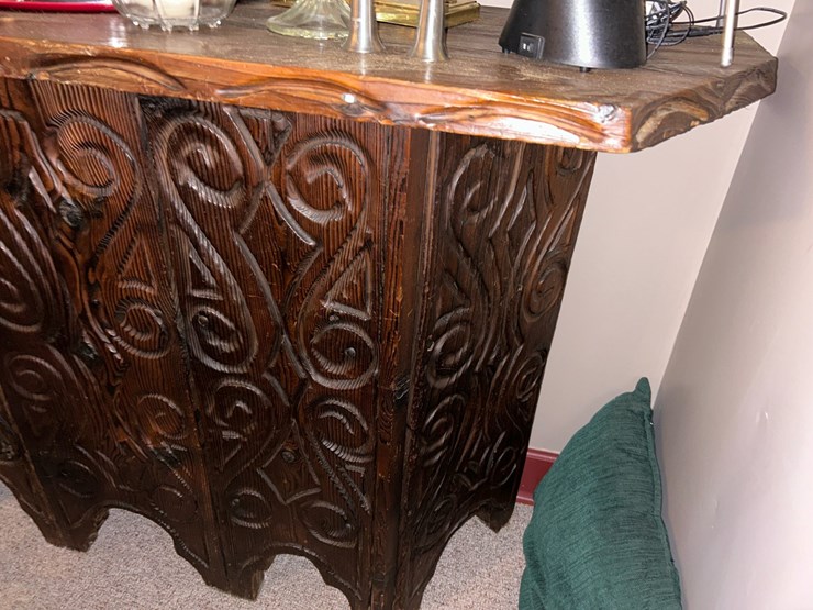 #90-•-wooden-bar-/-counter-with-two-stools-image-3