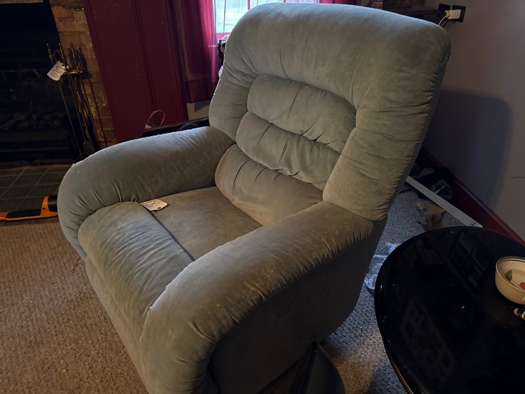 #98-•-la-z-boy-recliner-image-3