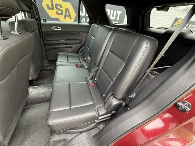 2017-ford-explorer-image-21