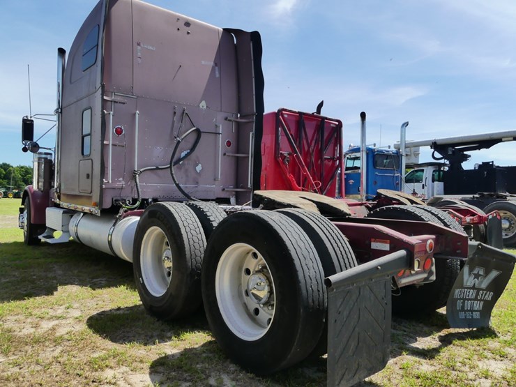 2001-freightliner-classic-image-4